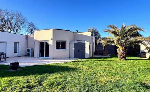 House in Saint-Martin-du-Fouilloux, Pays de la Loire, France 1