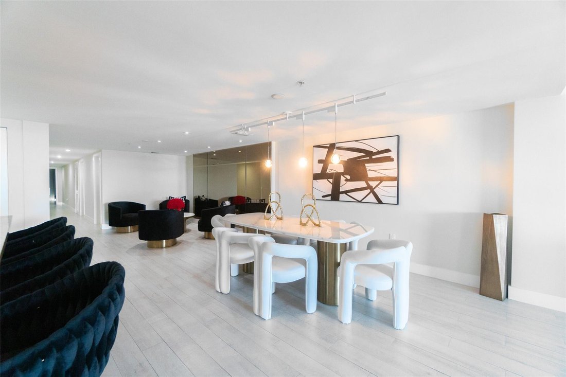Condo in Bal Harbour, Florida, United States 2 - 17302111
