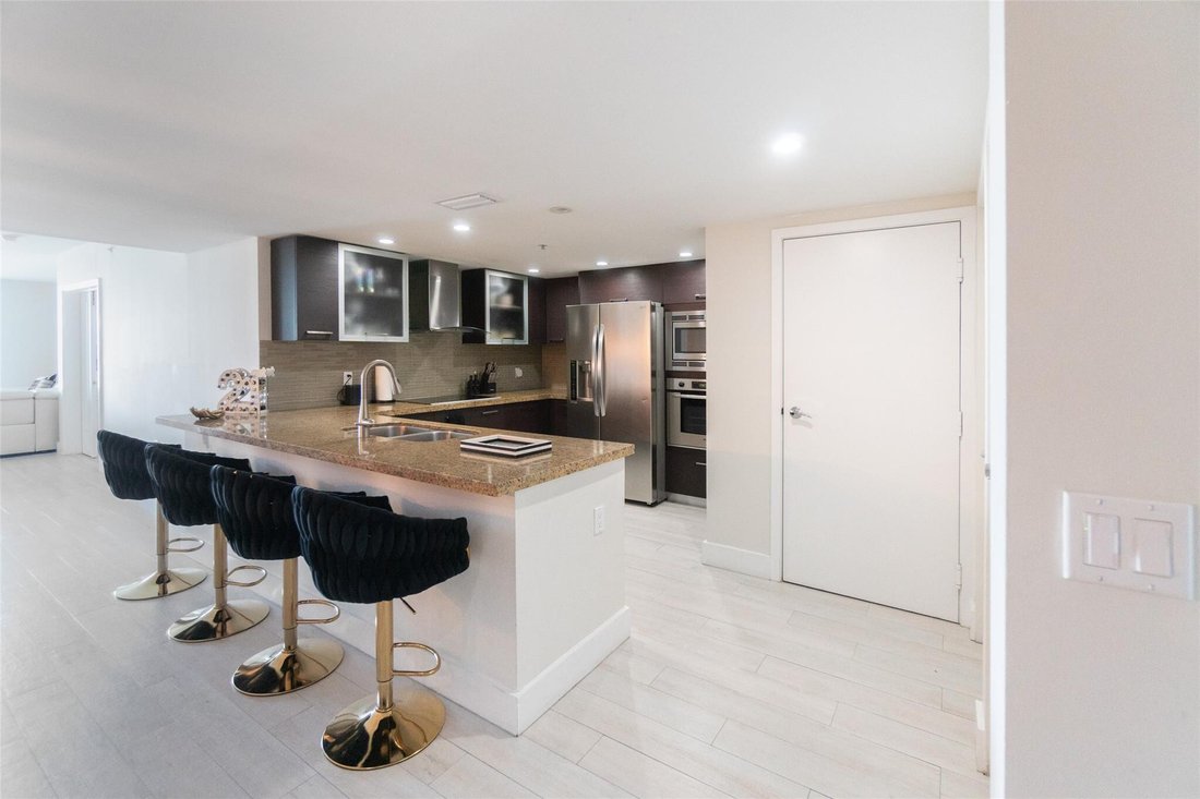 Condo in Bal Harbour, Florida, United States 4 - 17302111