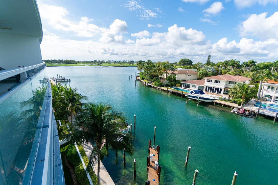 Condo in Bal Harbour, Florida, United States 1 - 17302111