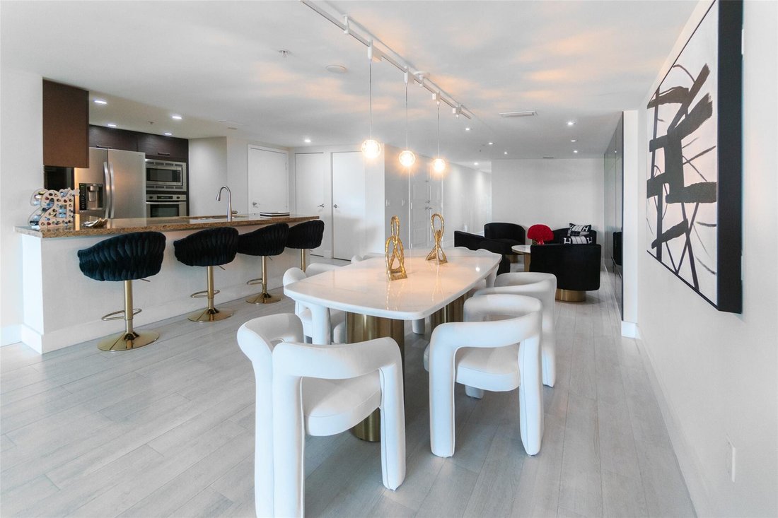 Condo in Bal Harbour, Florida, United States 5 - 17302111