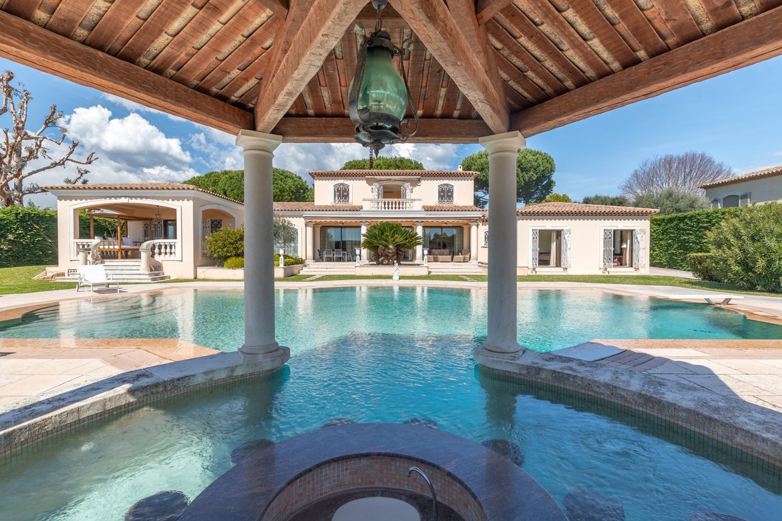 House in Antibes, Provence-Alpes-Côte d'Azur, France 2 - 15422054