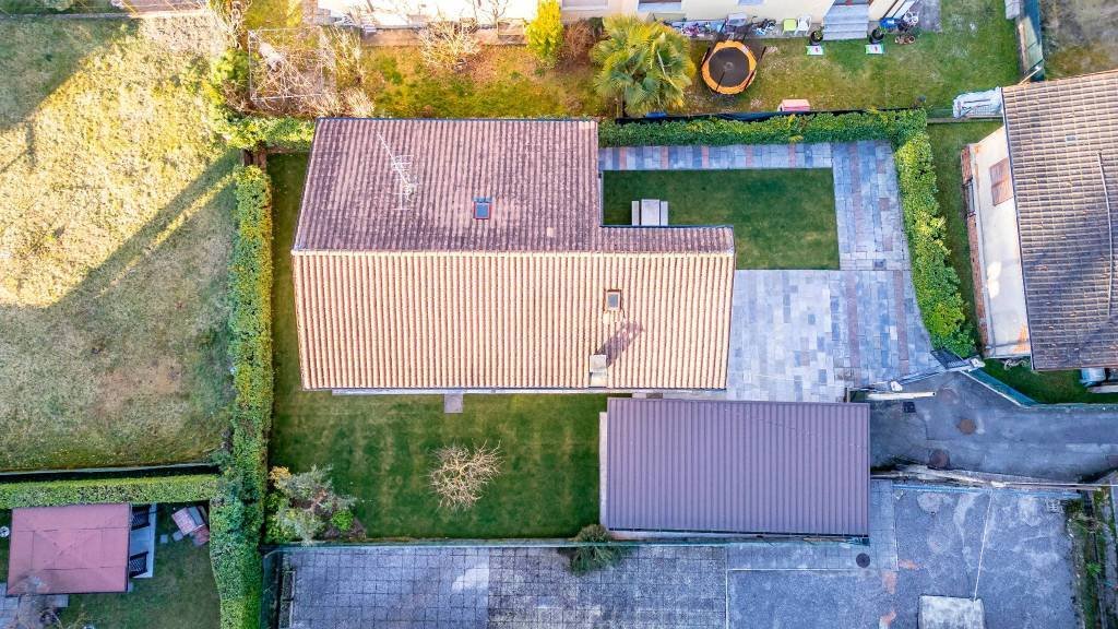 House in Lavena Ponte Tresa, Lombardy, Italy 3 - 17307405