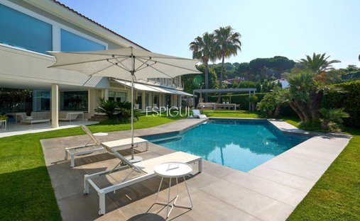 Villa in Sant Pol de Mar, Catalonia, Spain 1