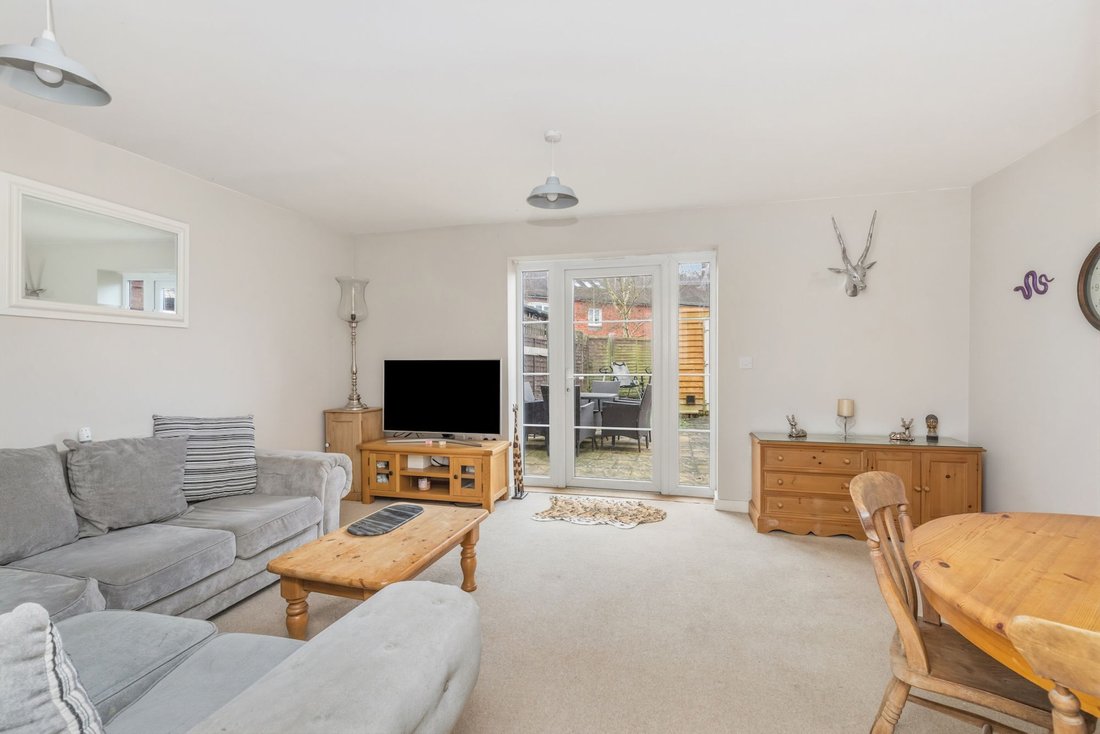 House in Broadbridge Heath, England 3 - 17302849