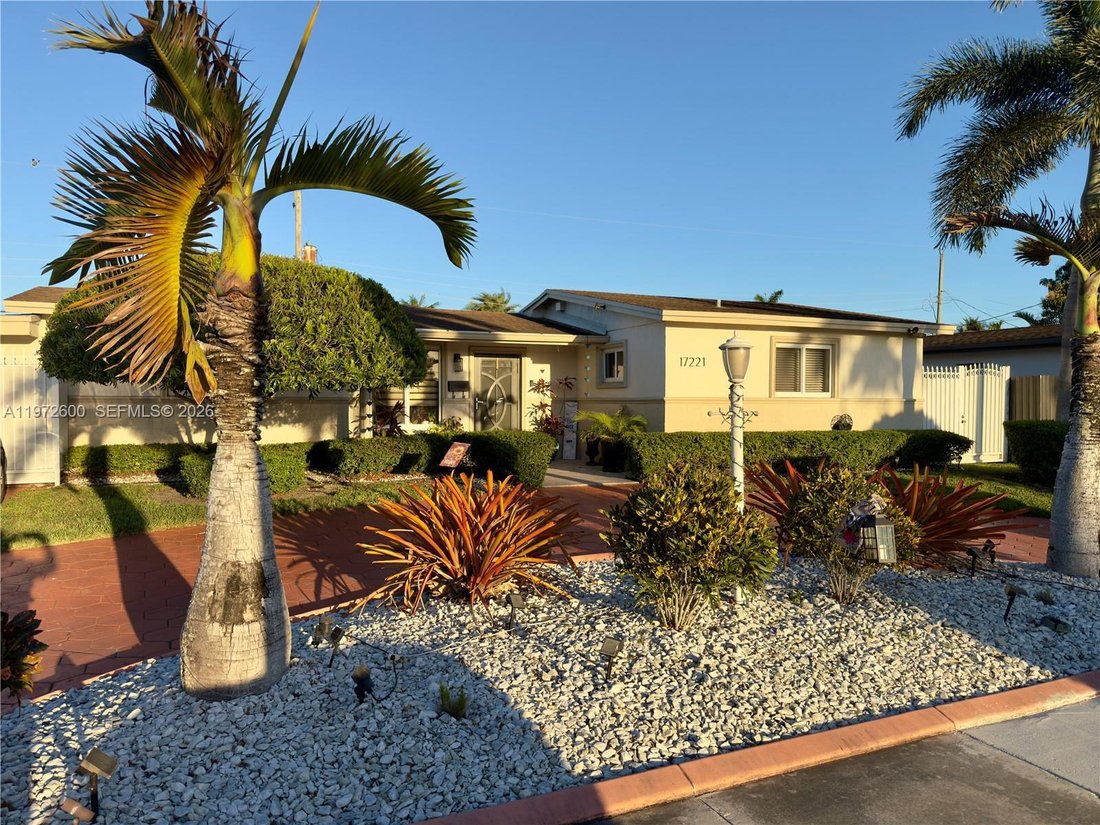 House in Hialeah, Florida, United States 1 - 17302173
