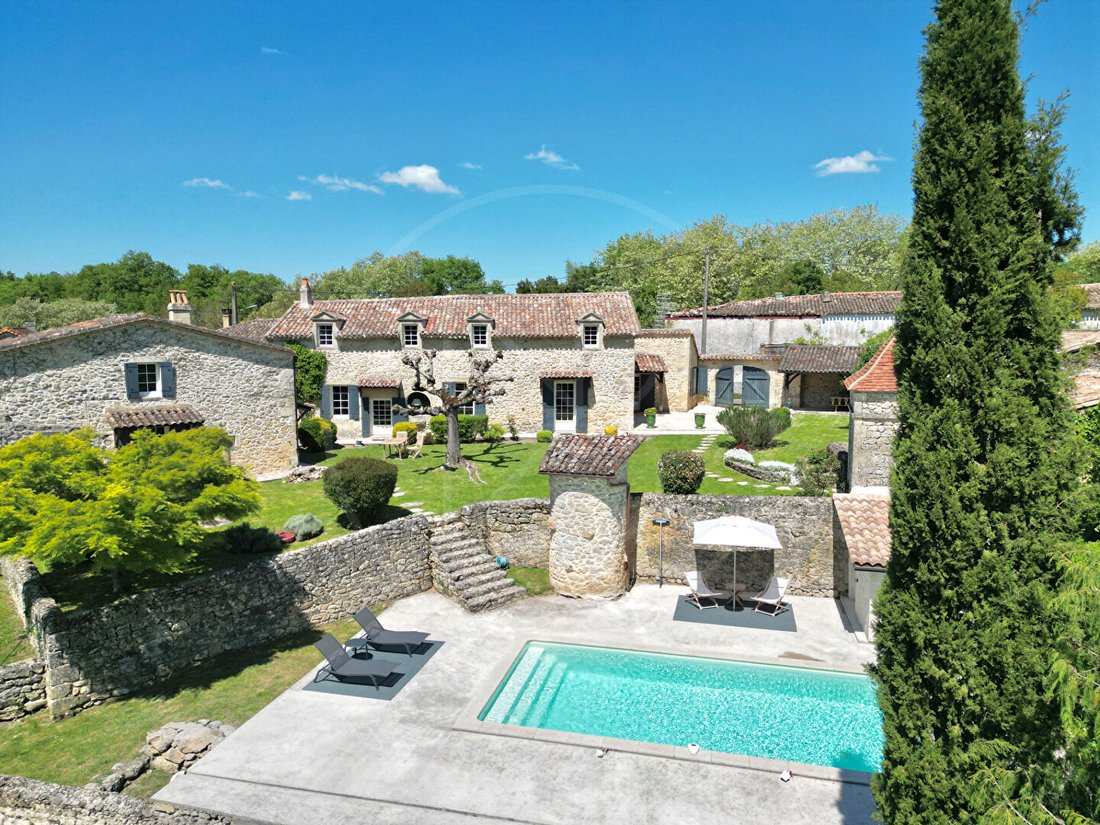 Villa in Rauzan, Nouvelle-Aquitaine, France 1 - 17302331