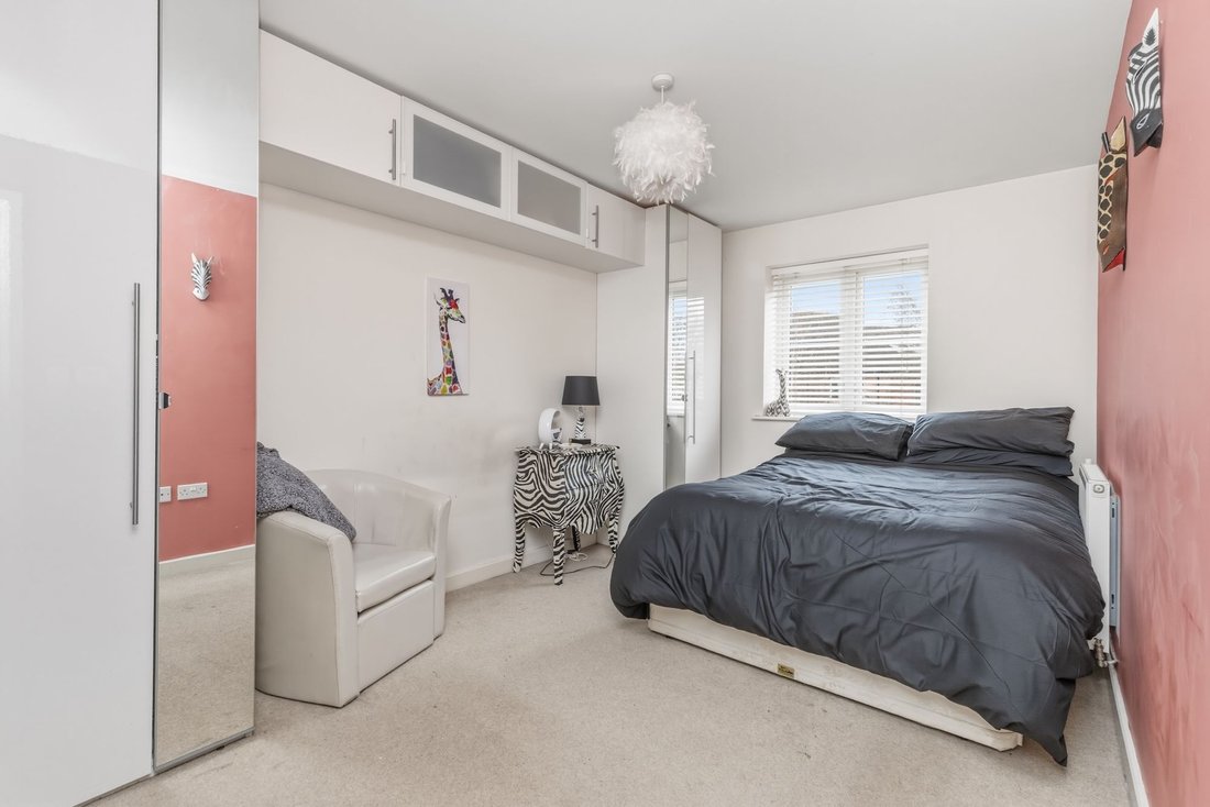 House in Broadbridge Heath, England 5 - 17302849