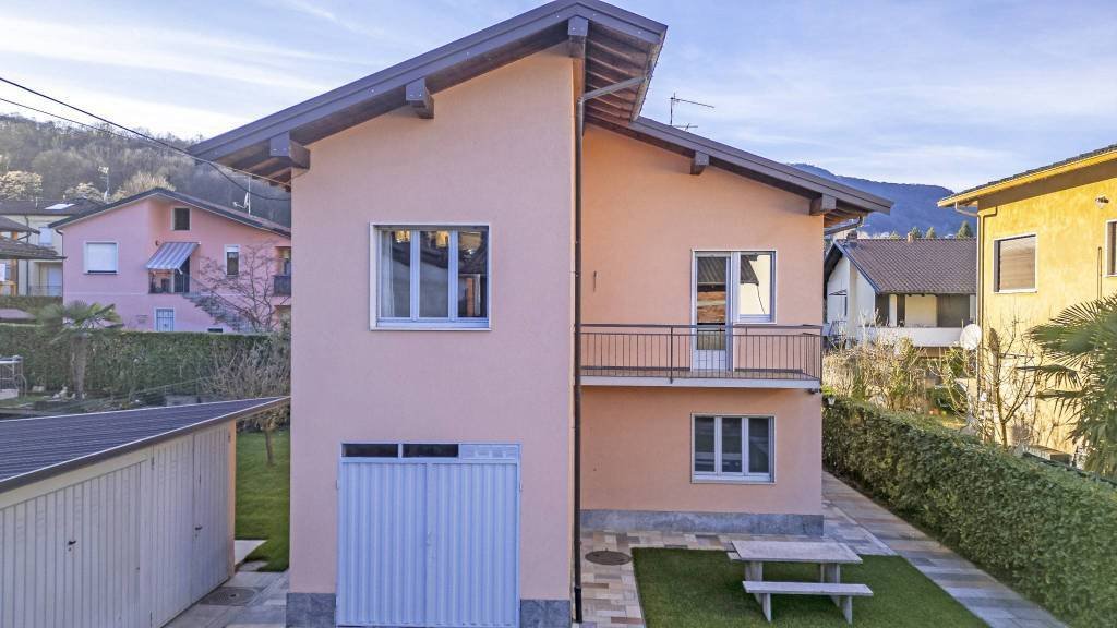 House in Lavena Ponte Tresa, Lombardy, Italy 4 - 17307405