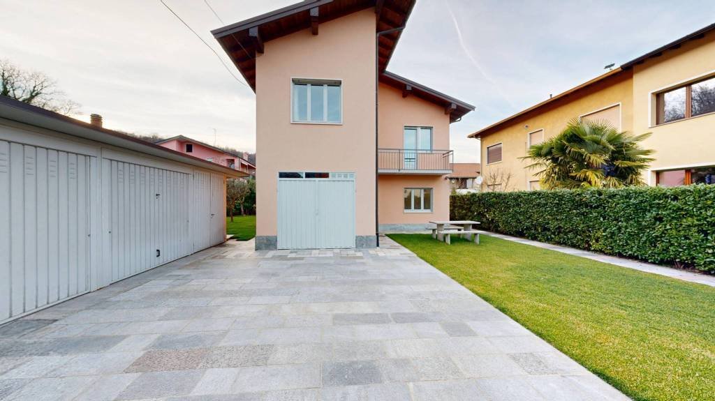 House in Lavena Ponte Tresa, Lombardy, Italy 5 - 17307405