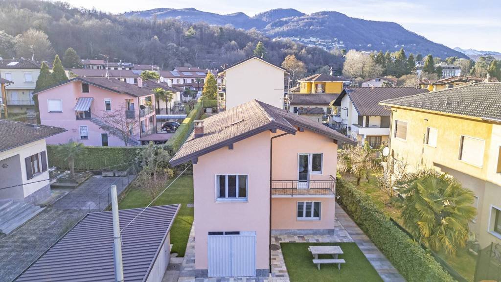 House in Lavena Ponte Tresa, Lombardy, Italy 2 - 17307405