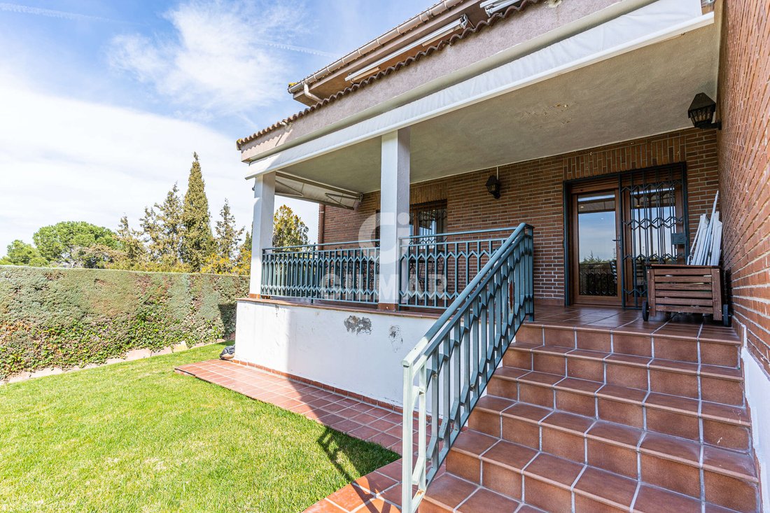 Villa in Pozuelo de Alarcon, Comunidad de Madrid, Spain 2 - 17302519