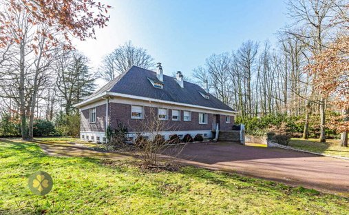 House in Centre-Corvée, Vernouillet, France 1