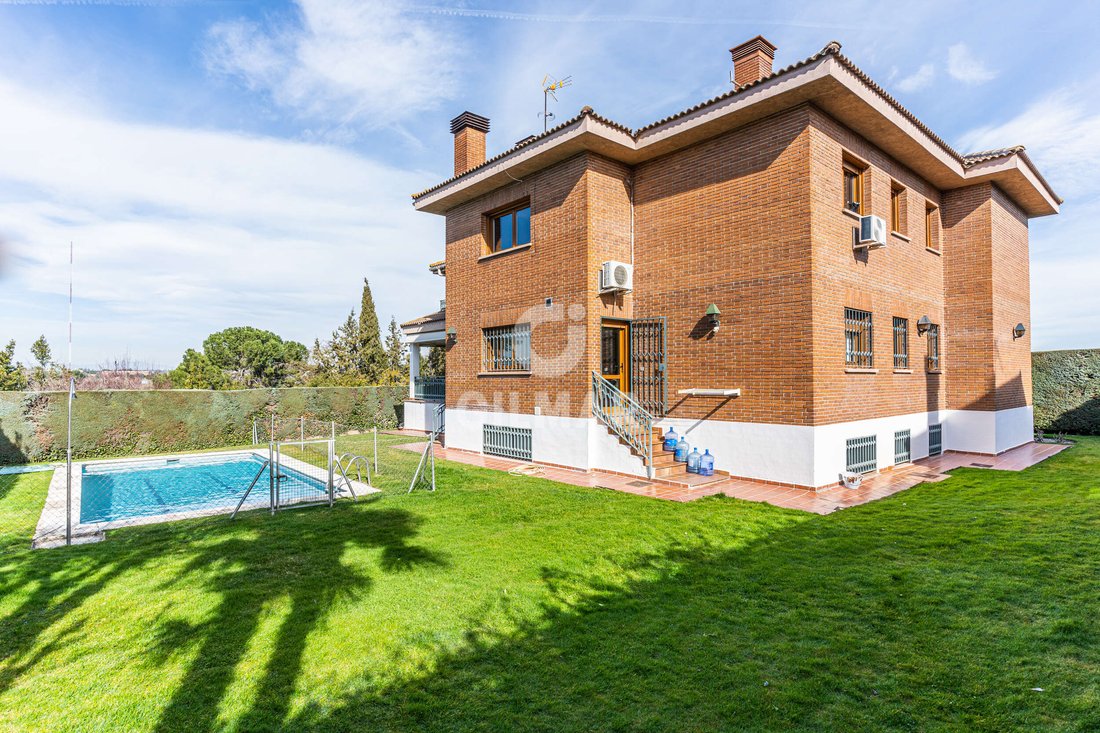 Villa in Pozuelo de Alarcon, Comunidad de Madrid, Spain 1 - 17302519