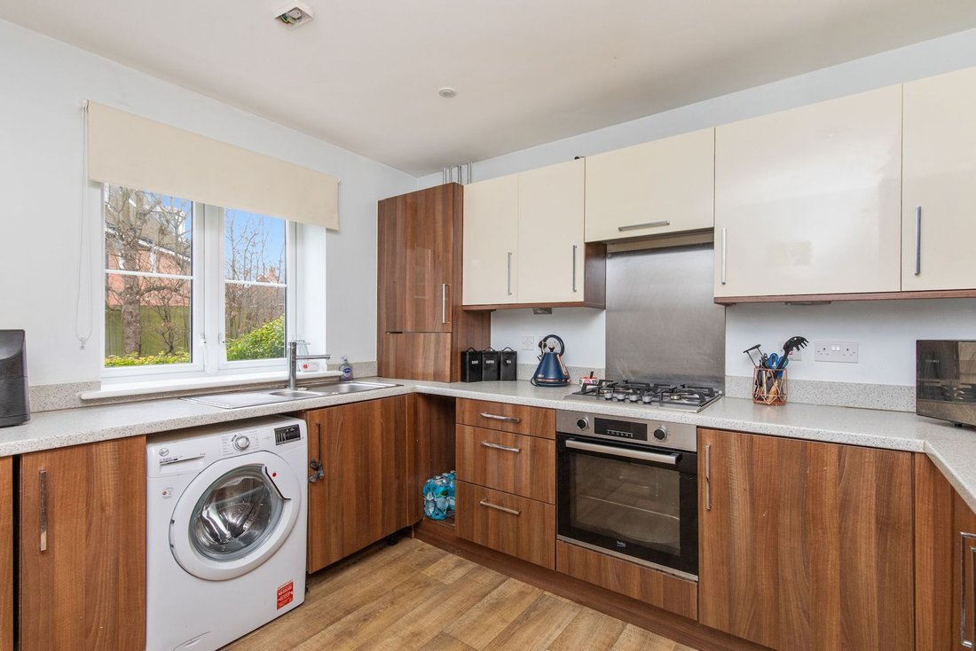 House in Broadbridge Heath, England 2 - 17302849