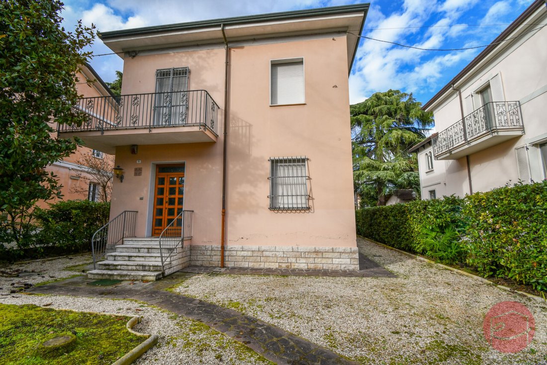 Villa in Center, Cesena, Emilia-Romagna 2 - 17306462