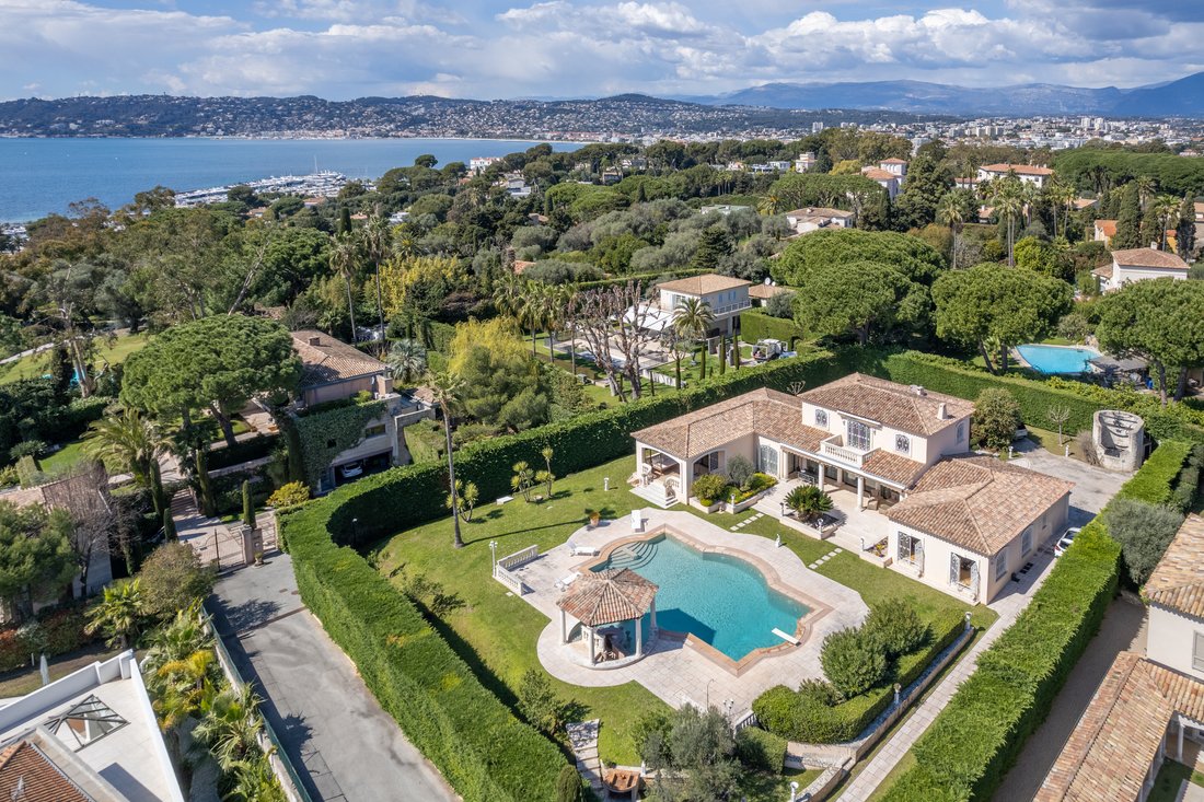 House in Antibes, Provence-Alpes-Côte d'Azur, France 1 - 15422054