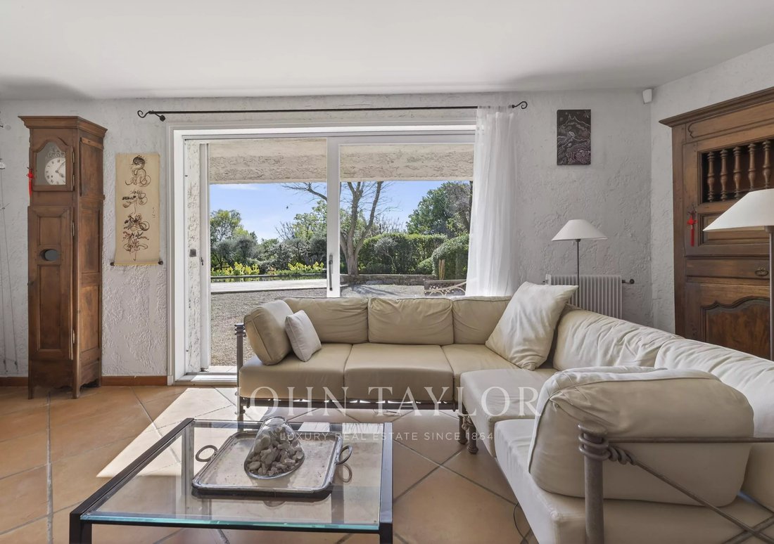 Villa in Beaucours-La Gorguette-La Morvenede, Sanary-sur-Mer, France 5 - 17302913
