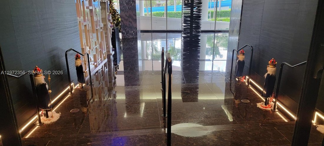 Condo in Hallandale Beach, Florida, United States 5 - 17305418