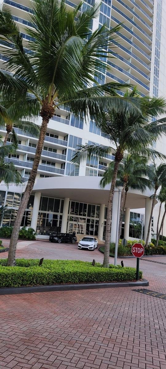 Condo in Hallandale Beach, Florida, United States 3 - 17305418