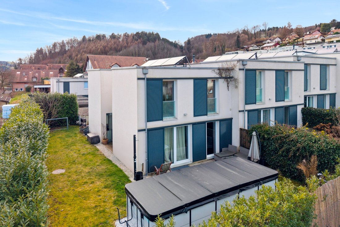 Lovely Adjoining Gabled House With Swimming Pool!