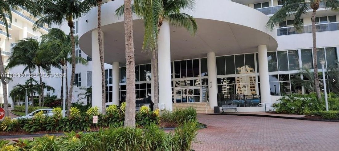 Condo in Hallandale Beach, Florida, United States 4 - 17305418