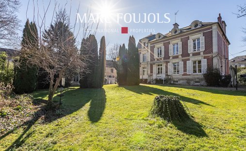 House in Ouest, Mouy, France 1