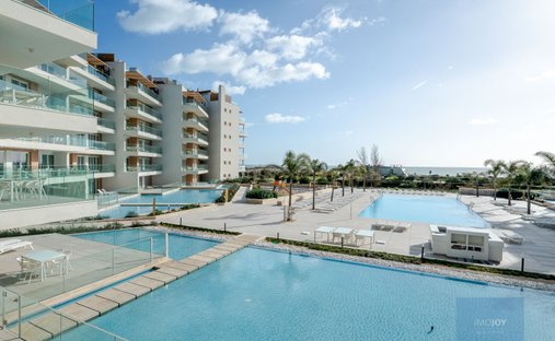 Apartamento en Quarteira, Algarve, Portugal 1