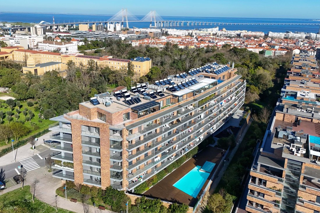Apartment in Moscavide e Portela, Lisbon, Portugal 1 - 17303417