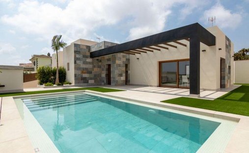 Villa in Torrevieja, Valencian Community, Spain 1