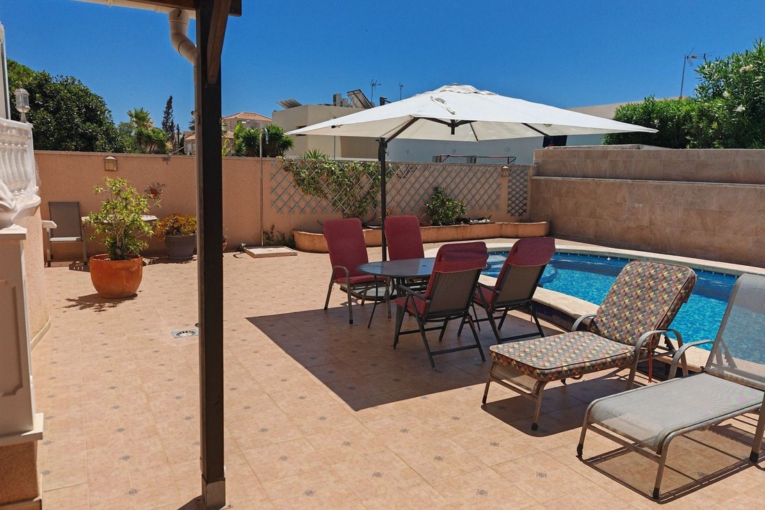 Villa in Torrevieja, Valencian Community, Spain 2 - 17303005