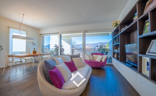 Apartment in Ranco, Lombardy, Lombardy, Italy 1
