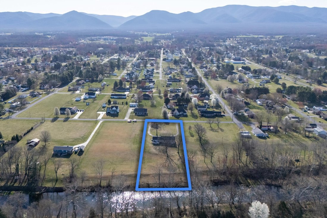 House in Grottoes, Virginia, United States 2 - 17304082