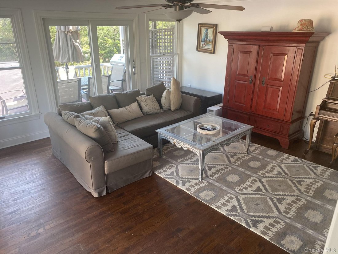 House in Yaphank, New York, United States 2 - 17303929