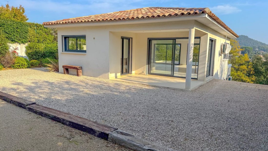Villa in Les Adrets-de-l'Estérel, Provence-Alpes-Côte d'Azur, France 1 - 17302652