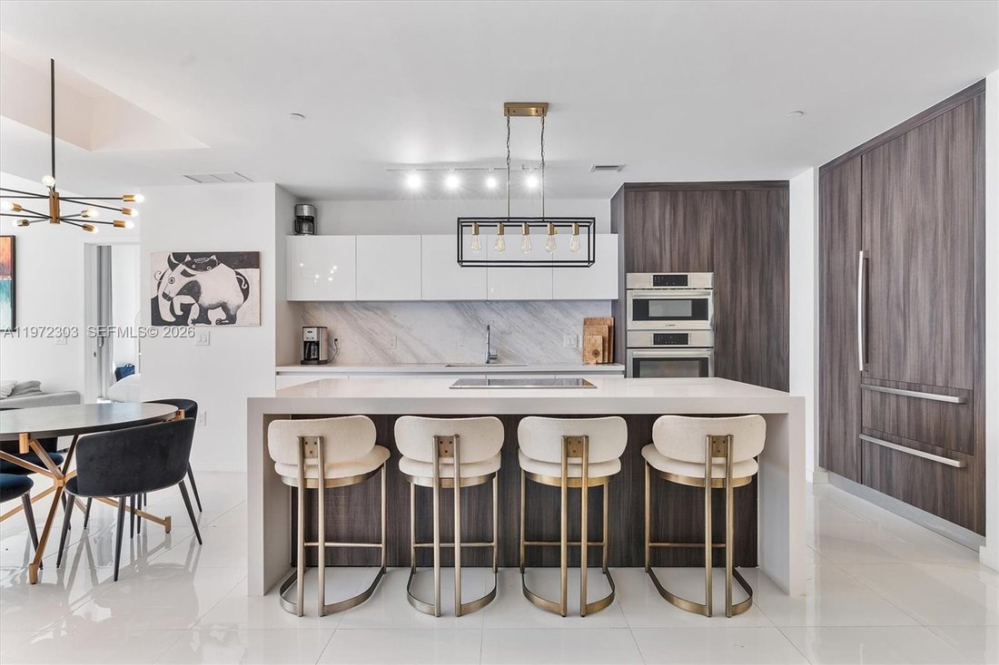 Condo in Miami, Florida, United States 4 - 17305372
