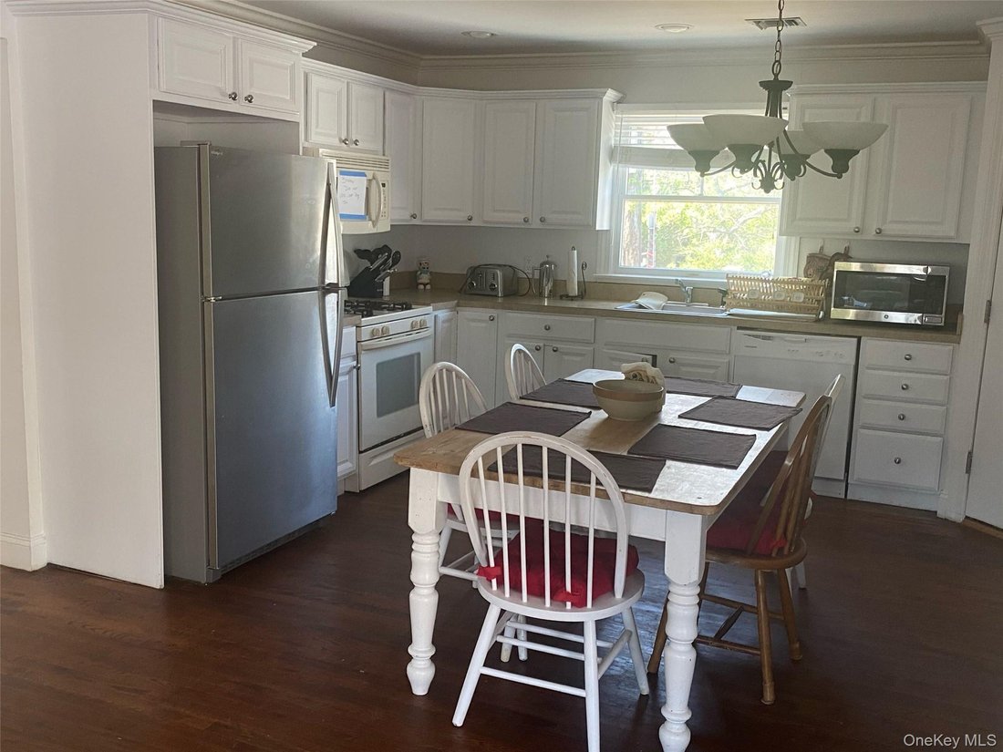 House in Yaphank, New York, United States 4 - 17303929