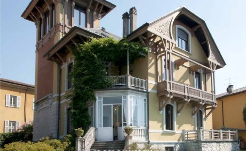 Villa in Porto Valtravaglia, Lombardy, Italy 1