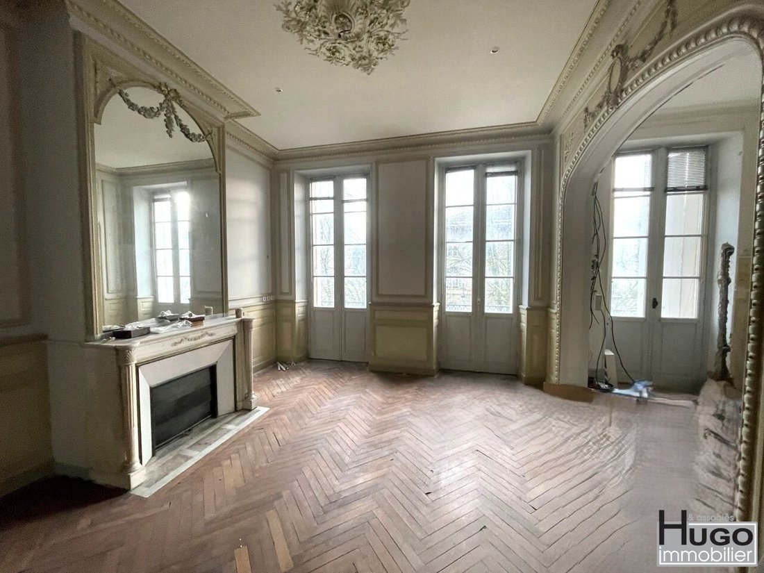 Hôtel de Ville-Quinconce-Saint Seurin-Fondaudège, Bordeaux, France 4 - 17304829