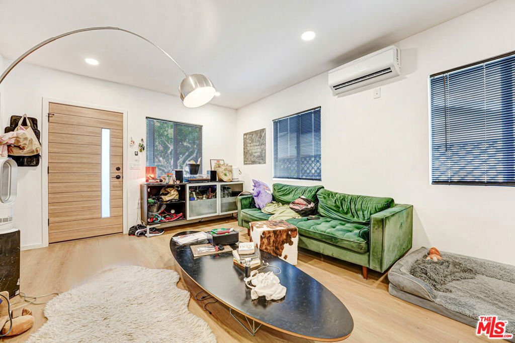 Los Angeles, California, United States 4 - 17308106