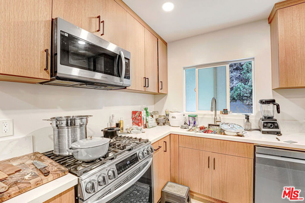 Los Angeles, California, United States 5 - 17308106