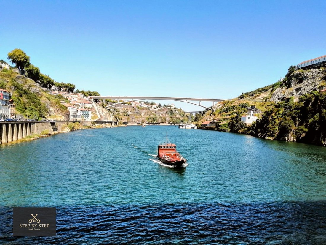 Wohnung in Lordelo do Ouro und Massarelos, Distrikt Porto, Portugal 1 - 17308493