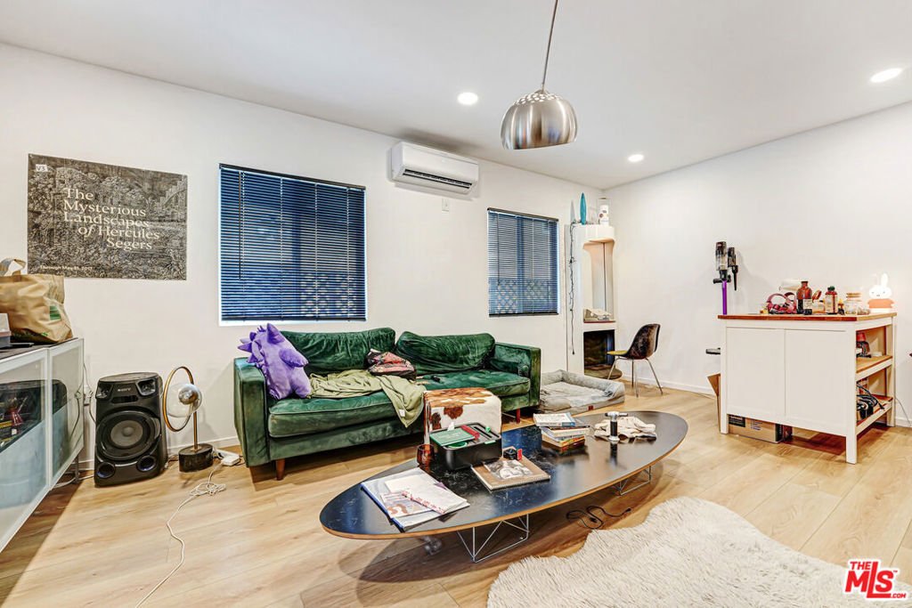 Los Angeles, California, United States 3 - 17308106