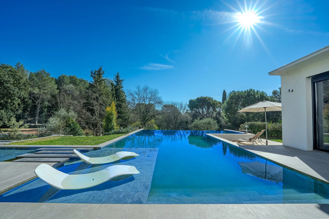 Villa in Nord, Roquefort-les-Pins, France 1 - 17308535
