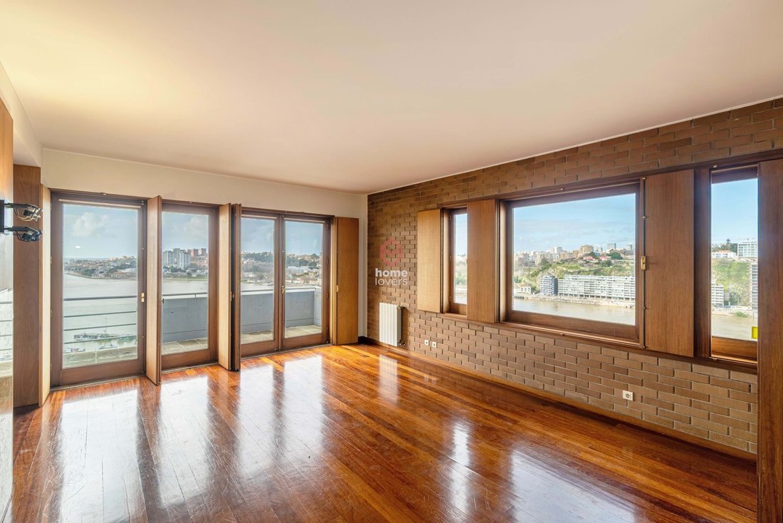 Villa in Santa Marinha und Sao Pedro da Afurada, Distrikt Porto, Portugal 2 - 17309503