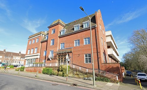 Apartment in Hampstead Garden Suburb, Barnet, England 1