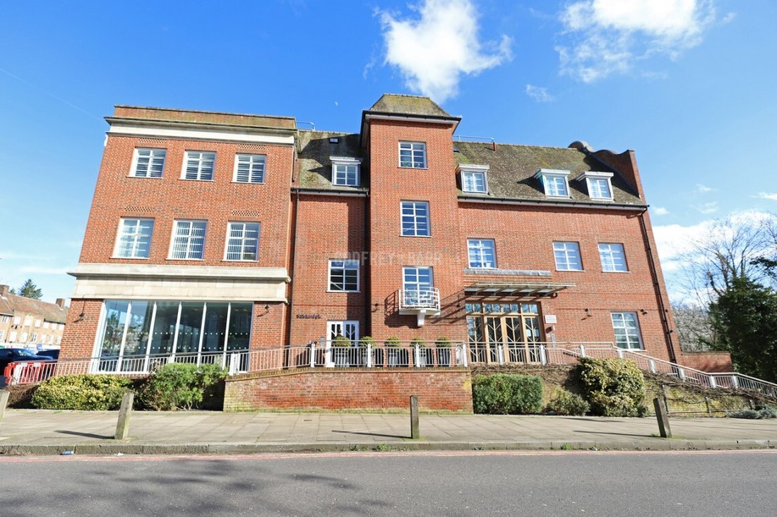 Apartment in Hampstead Garden Suburb, Barnet, England 5 - 17309997