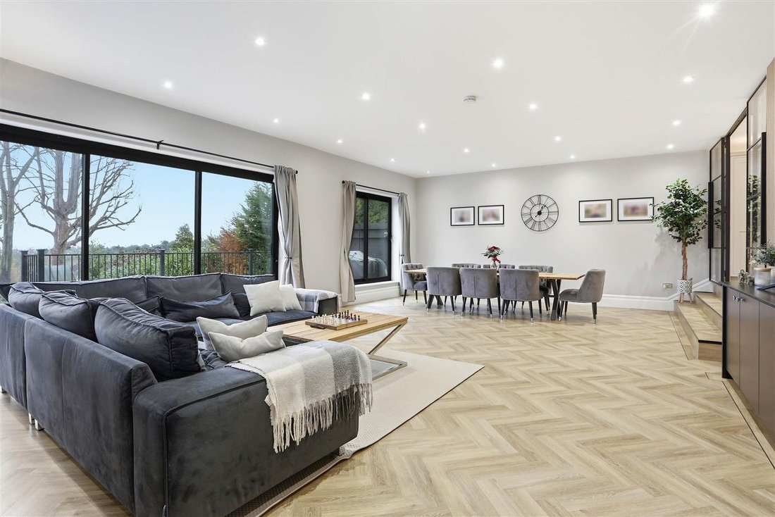 House in London Borough of Sutton, England 2 - 17309969