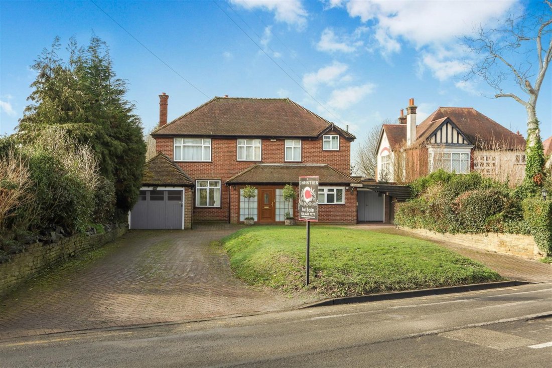 House in London Borough of Sutton, England 1 - 16702458