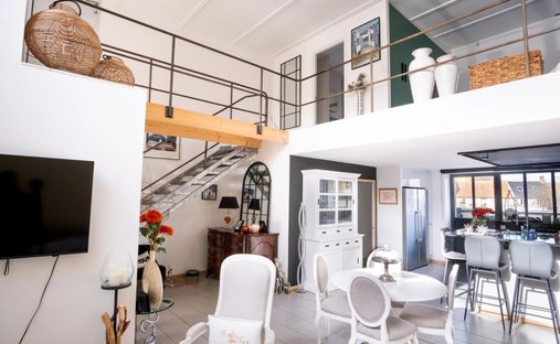 North Caen, Castle (12 Bedrooms) By The Seaside With Outbuildings Set In 1.1 Ha (2.47 Acres) Of Encl